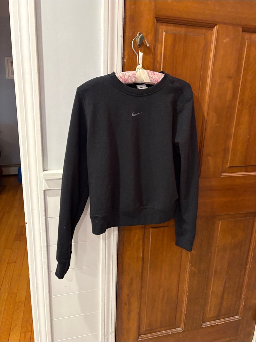 Nike Men’s Black Crewneck Sweatshirt with Small Swoosh